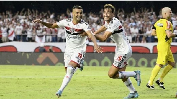 São Paulo vence Corinthians e vai repetir final do Paulistão contra o Palmeiras