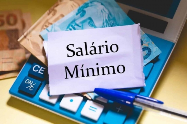 ASSINADO O DECRETO QUE ELEVA SALÁRIO MÍNIMO PARA R$ 1.518