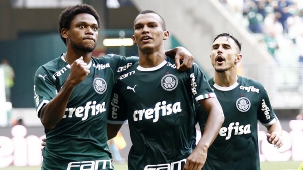 Palmeiras inaugura gramado sintético com vitória e virada sobre o Mirassol