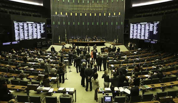 Senado aprova MP que muda regras do Fies; texto segue para sanção