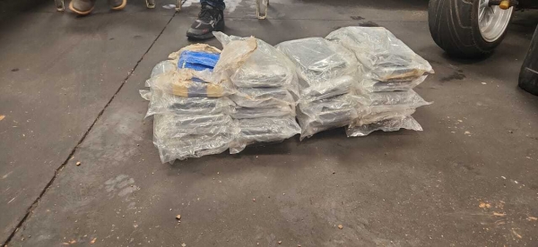 PRF APREENDE 21 TABLETES DE CLORIDRATO DE COCAÍNA NA BR-135