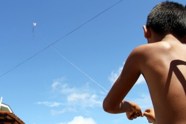 Governo sanciona lei que proíbe venda e fabricação de cerol e 'linhas chilenas' no Maranhão