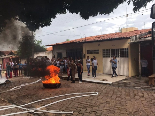 AÇAILÂNDIA - Profissionais da Saúde participam de treinamento de combate à princípio de incêndio