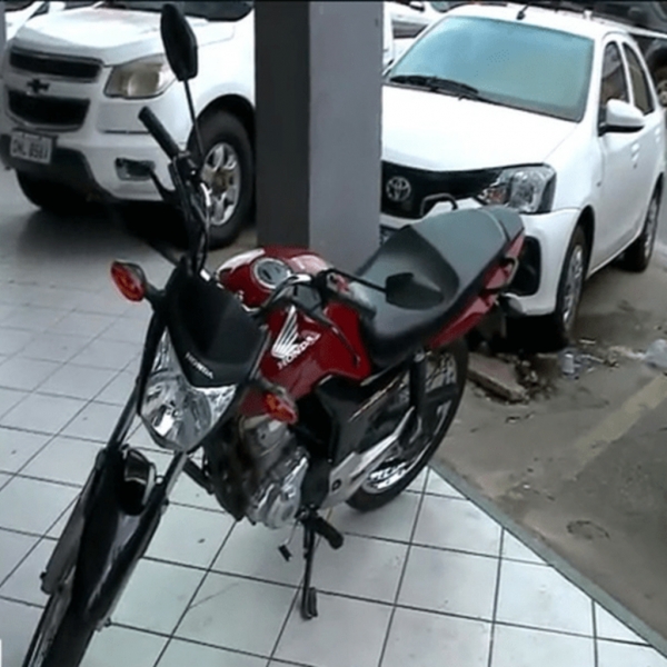 Bandidos roubam moto de paciente em fila de consulta no MA