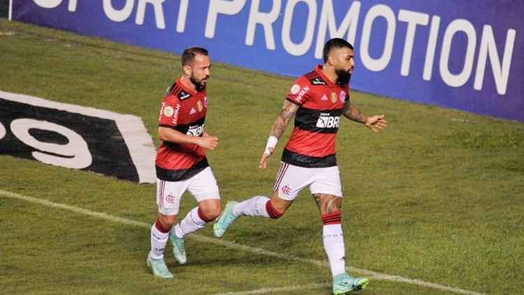 Anotou a placa? Com hat-trick de Gabigol, Flamengo atropela o Bahia em Pituaçu