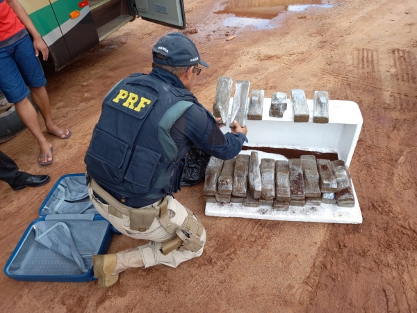 MARANHÃO - Após denúncia PRF apreende 26kg de maconha em bagageiro de ônibus