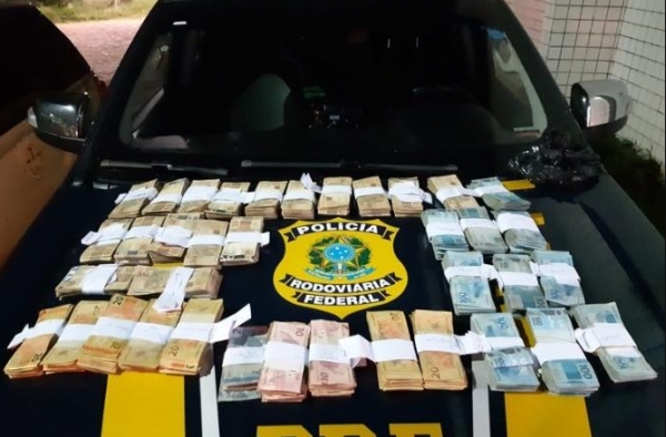 PRF apreende mais de R$ 200 mil em espécie escondido em veículo na BR-316