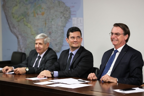 Bolsonaro anuncia 13º do Bolsa Família na semana que vem