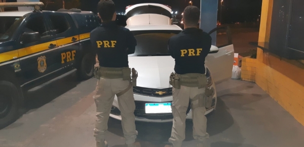 Carro roubado na cidade de Recife-PE é encontrado na BR-135, em São Luís