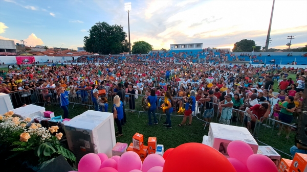 PREFEITURA DE AÇAILÂNDIA REALIZA GRANDE FESTA EM HOMENAGENS AS MAMÃES
