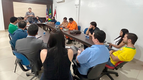 AÇAILÂNDIA - REUNIÃO DISCUTE PROJETO REDE LIMPA
