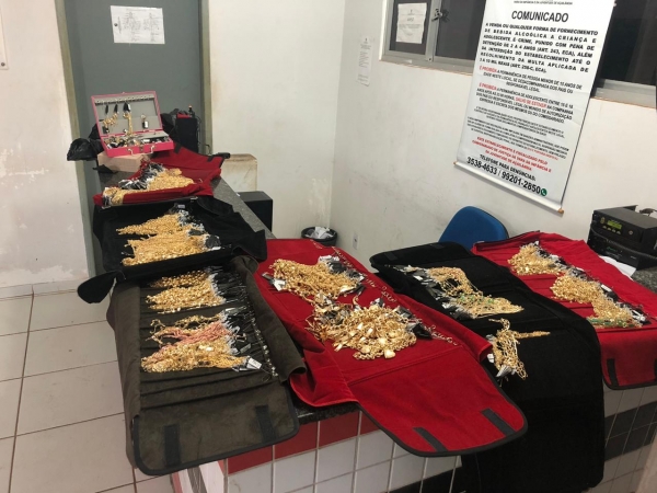 AÇAILÂNDIA - Polícia Militar prende homem suspeito de arrombar joalheria