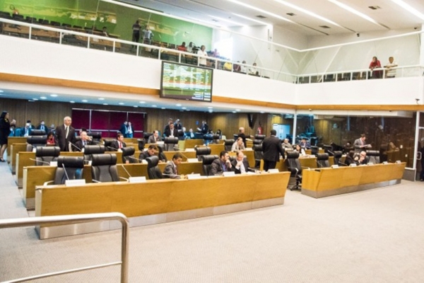 Deputados elogiam atitude do governo diante de ofício ilegal