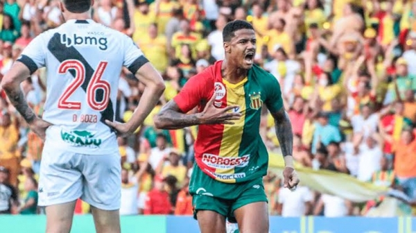 Sampaio mantém força em casa, vence o Vasco e se aproxima do G-4 da Série B 