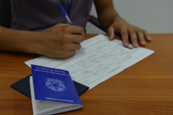 Maranhão tem a segunda maior taxa de trabalhadores sem carteira assinada do país, diz IBGE