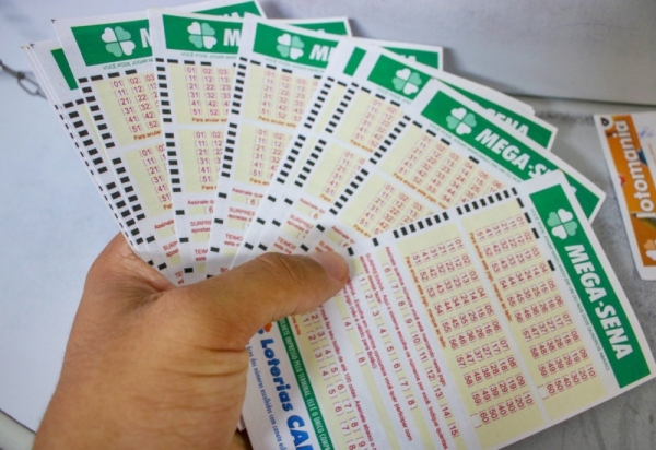 Mega-Sena acumula e pagará R$ 65 milhões na quarta-feira