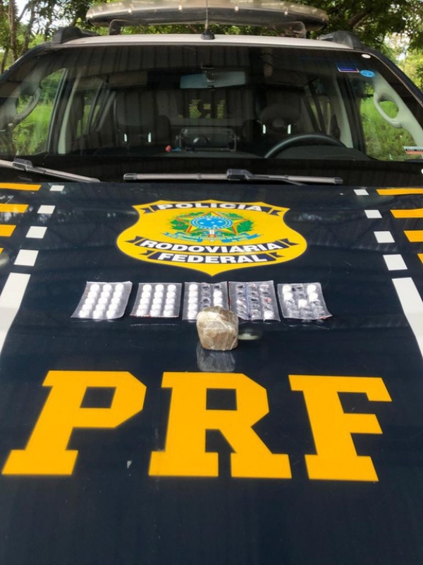 PRF flagra motorista com maconha e comprimidos de anfetamina na BR-010