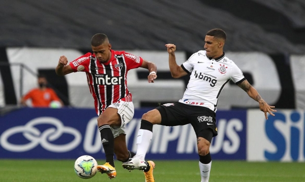 Corinthians vence o líder São Paulo e mantém tabu em Itaquera