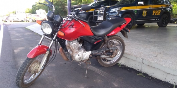 PRF PRENDE HOMEM COM MOTOCICLETA ADULTERADA