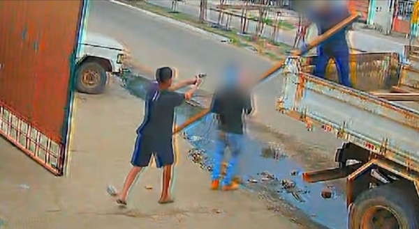 CÂMERAS DE SEGURANÇA REGISTRARAM TENTATIVA DE HOMICÍDIO NA AVENIDA JK