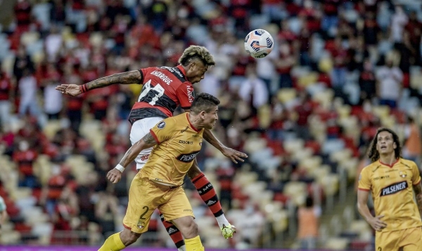 Flamengo vence o Barcelona-EQU no Maracanã e abre vantagem na semifinal da Libertadores