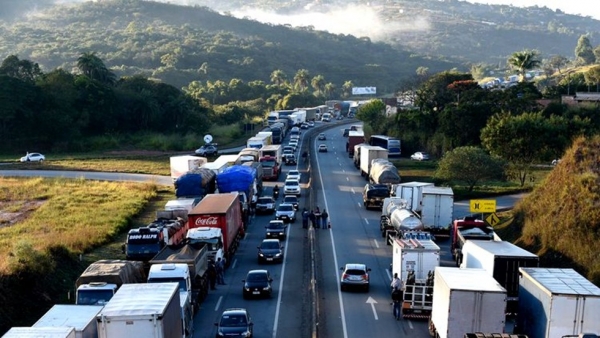 Governo e Petrobras discutem nesta terça preço dos combustíveis