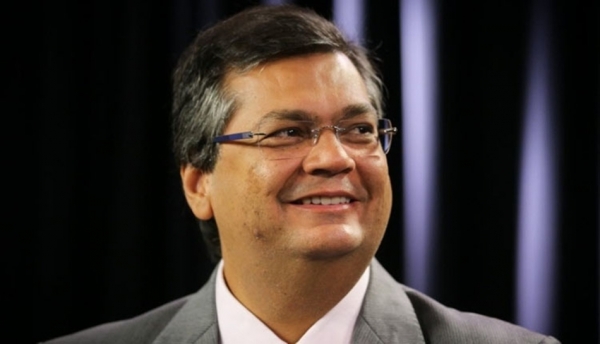 Flávio Dino assina decreto e retira mais R$ 32,9 milhões de aposentados