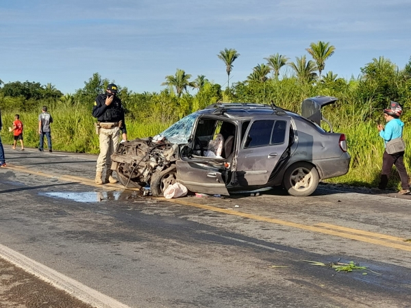 Colisão frontal entre veículos deixa uma pessoa morta e seis feridas na BR-135, no Maranhão