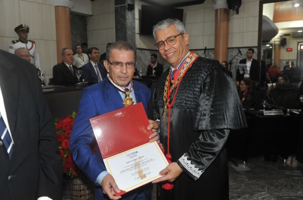  AÇAILÂNDIA: EX-PRESIDENTE DA OAB DR. ERNO SORVOS É HOMENAGEADO COM MEDALHA DO MÉRITO JUDICIÁRIO PELO TJMA 