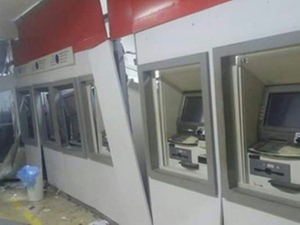 Criminosos explodem agência bancária de São Mateus do MA