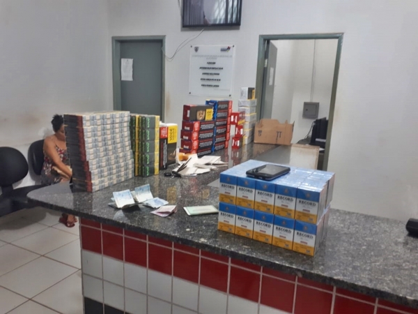 AÇAILÂNDIA URGENTE – Polícia Militar prende homem com várias caixas de cigarros no Parque das Nações.