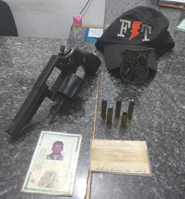AÇAILÂNDIA – Polícia Militar prende homem com arma de fogo 