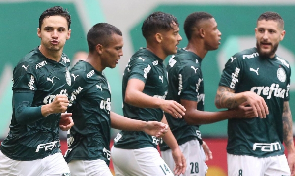 Palmeiras vence Ceará com três gols em cinco minutos e fica perto das semifinais