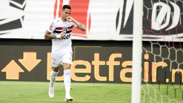 Luciano marca de novo, São Paulo vence o Sport e abre quatro pontos na liderança
