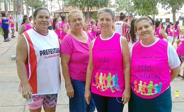 “Outubro Rosa”: Josélia Santos prestigia Caminhada de Prevenção ao Câncer de Mama, em Açailândia