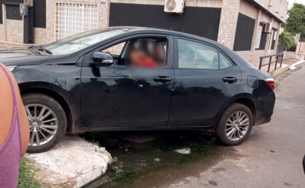 Homem é morto com oito tiros dentro de veículo no bairro Jardim São Cristóvão