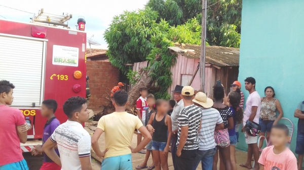 Moradores do maior bairro de Açailândia vivem momentos de pânico com vento forte e chuva 