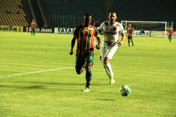 Sampaio anuncia a dispensa de Elias, Rodrigo Arroz e mais dois jogadores