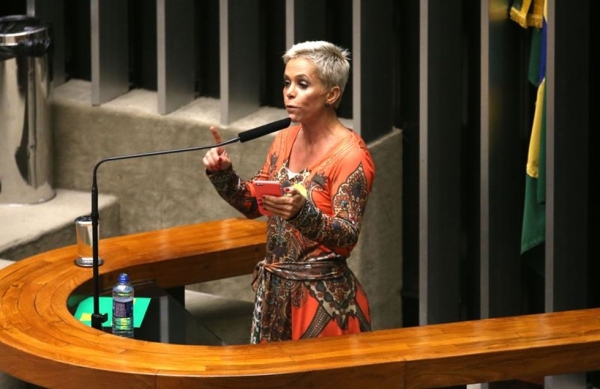 Cristiane Brasil tem posse no Ministério do Trabalho suspensa   