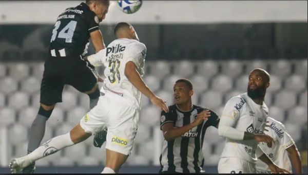 Com dois gols relâmpagos, líder Botafogo arranca empate heroico do Santos