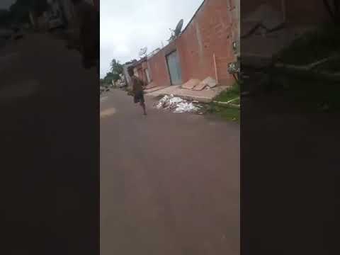 AÇAILÂNDIA: Acusado de roubar bicicleta na Vila Ildemar leva surra de facão veja o vídeo