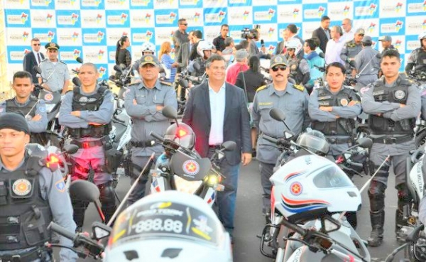 Flávio Dino entrega motocicletas e alcança marca de 833 novas viaturas para a polícia