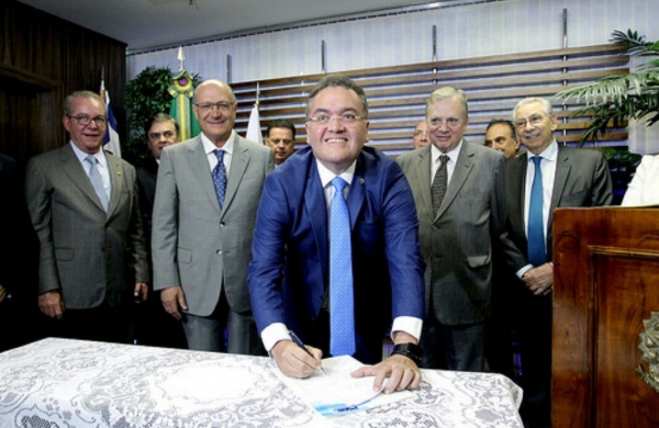 Com as bençãos de Alckmin, mas sem líderes do MA, Roberto Rocha chega ao PSDB