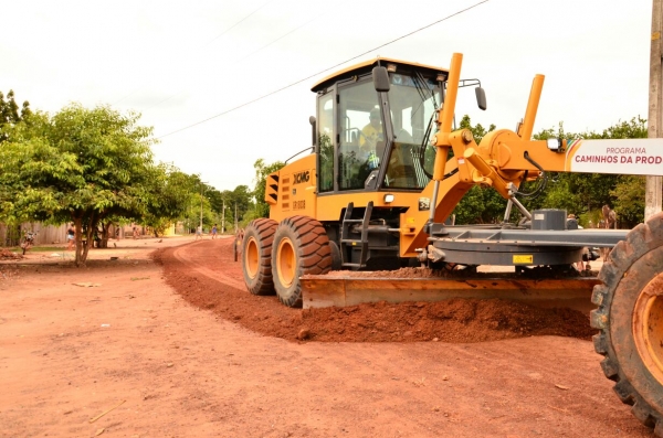 Flávio Dino entrega mais 20 motoniveladoras nesta sexta (10); máquinas já estão mudando cidades