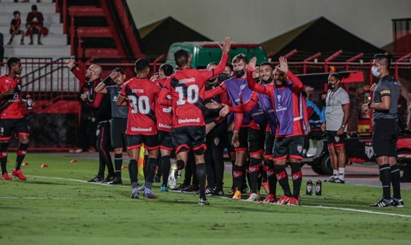 Atlético-GO vence na Sul-Americana com gol de Jorginho