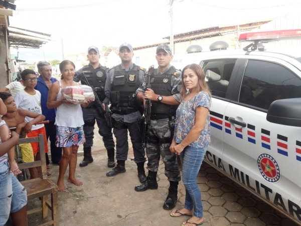 Polícia Militar em Conjunto Com a Polícia Civil de Itinga do Maranhão doa Cestas-Básicas Para Famílias Carentes.
