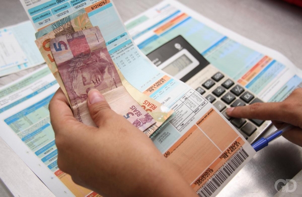 QUASE 8 MILHÕES DEIXAM DE USAR DIREITO A DESCONTO NA ENERGIA ELÉTRICA