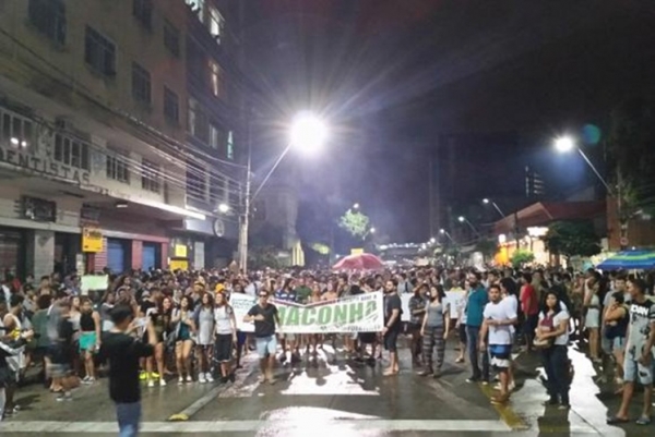 Marcha pela legalização da maconha reúne manifestantes de 16 estados no Recife