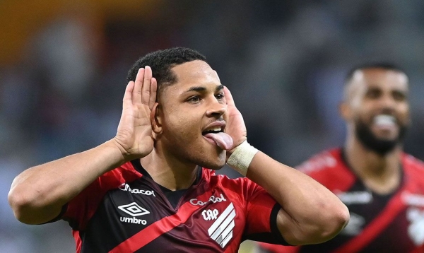 Athletico-PR vence Galo com gol no fim e se mantém no G4 do Brasileiro