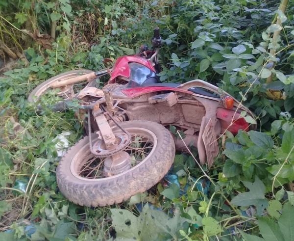 AÇAILÂNDIA URGENTE - Policia Militar recupera moto roubada no Bairro Nova Açailândia.